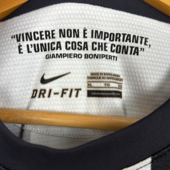 Nike Juventus Black and White Striped Jersey - Picture 3 of 10